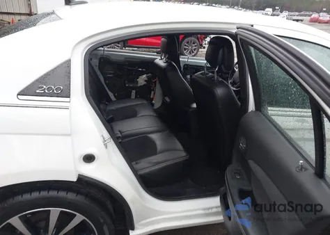 2013 Chrysler 200 Limited z USA, uszkodzony, nr VIN 1C3CCBCG8DN651270